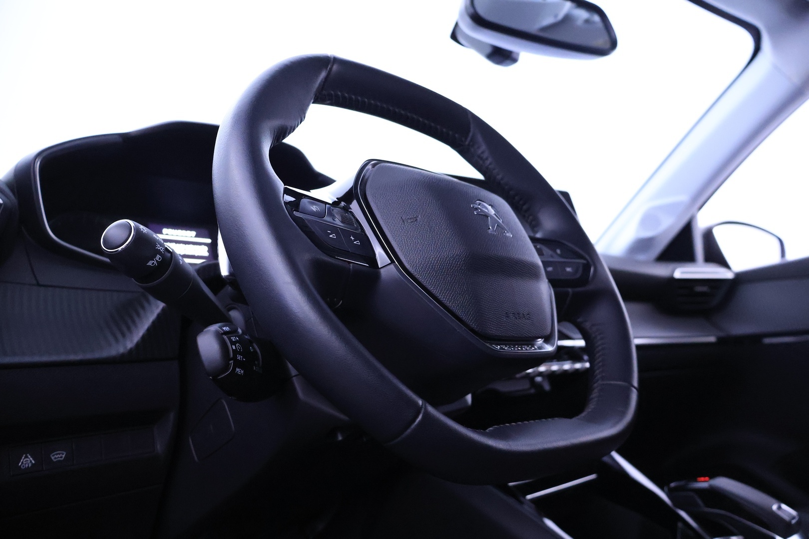 PEUGEOT 208 2021