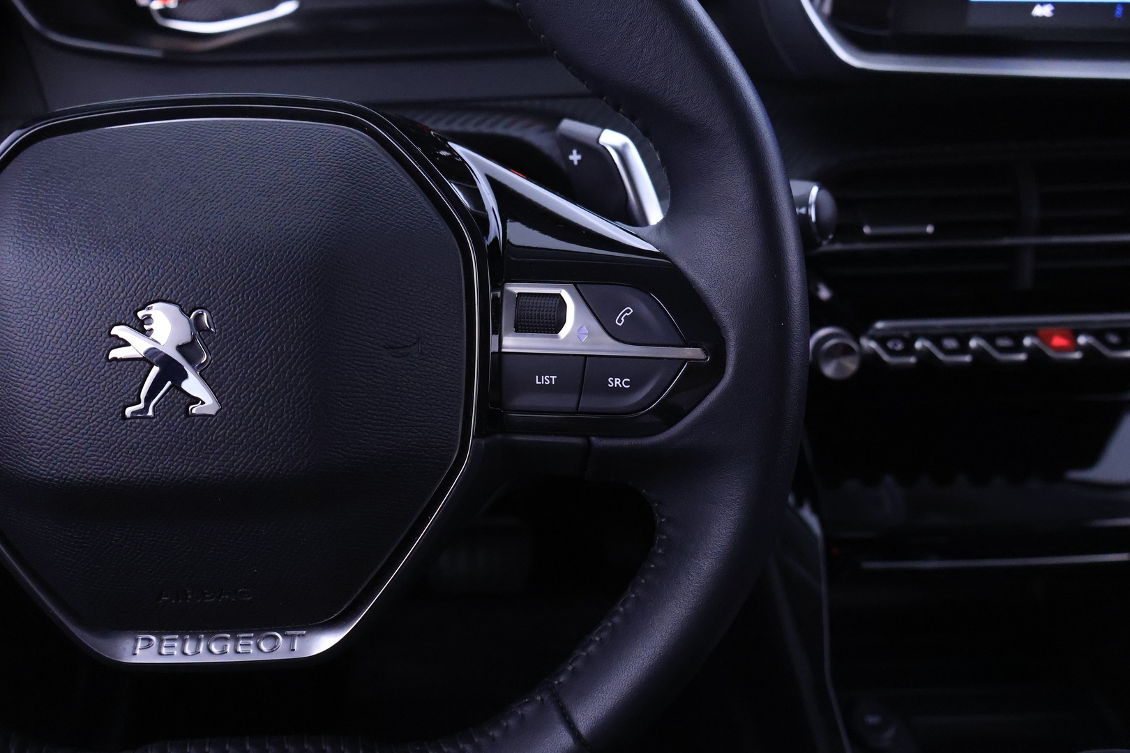 PEUGEOT 208 2021