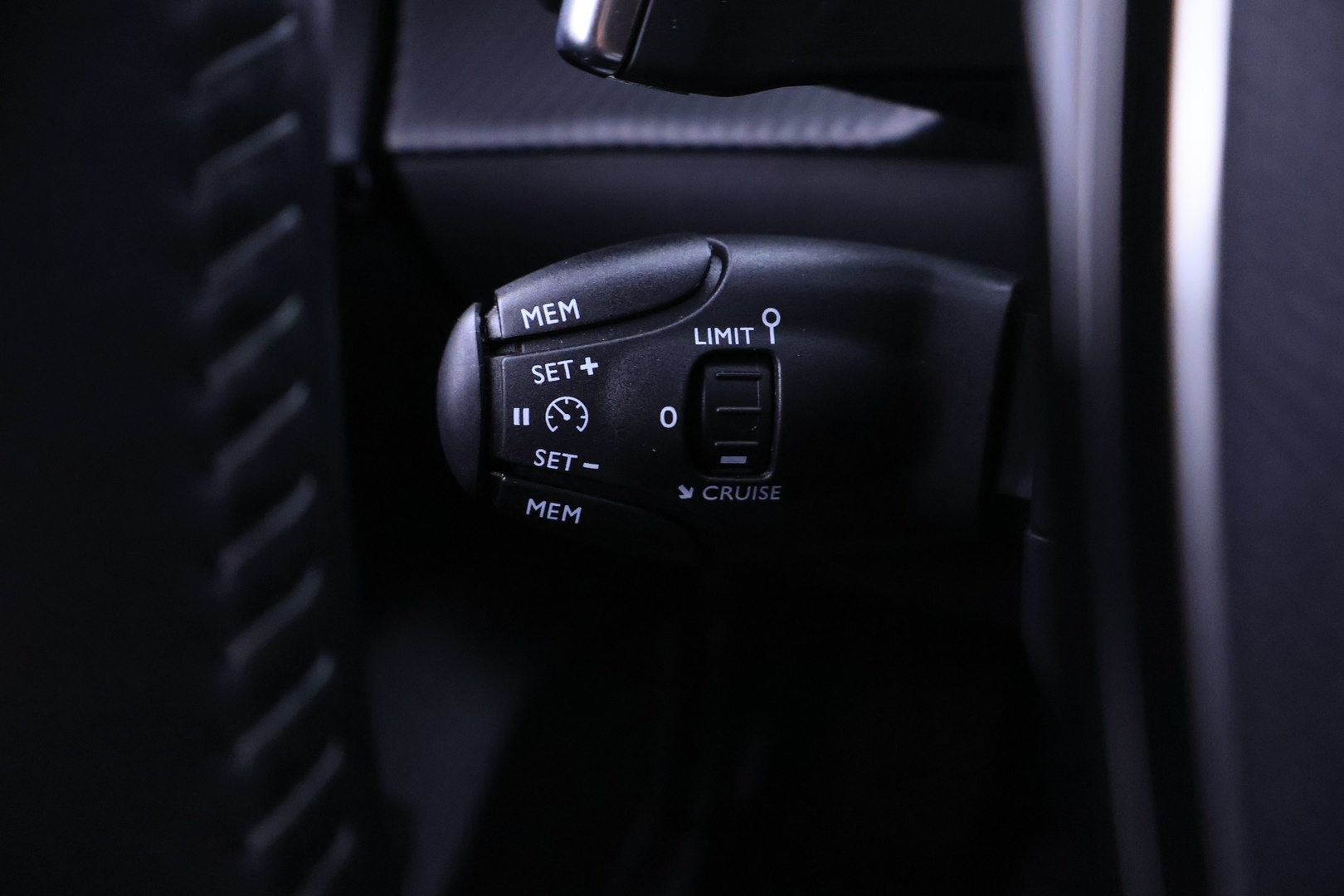 PEUGEOT 208 2021