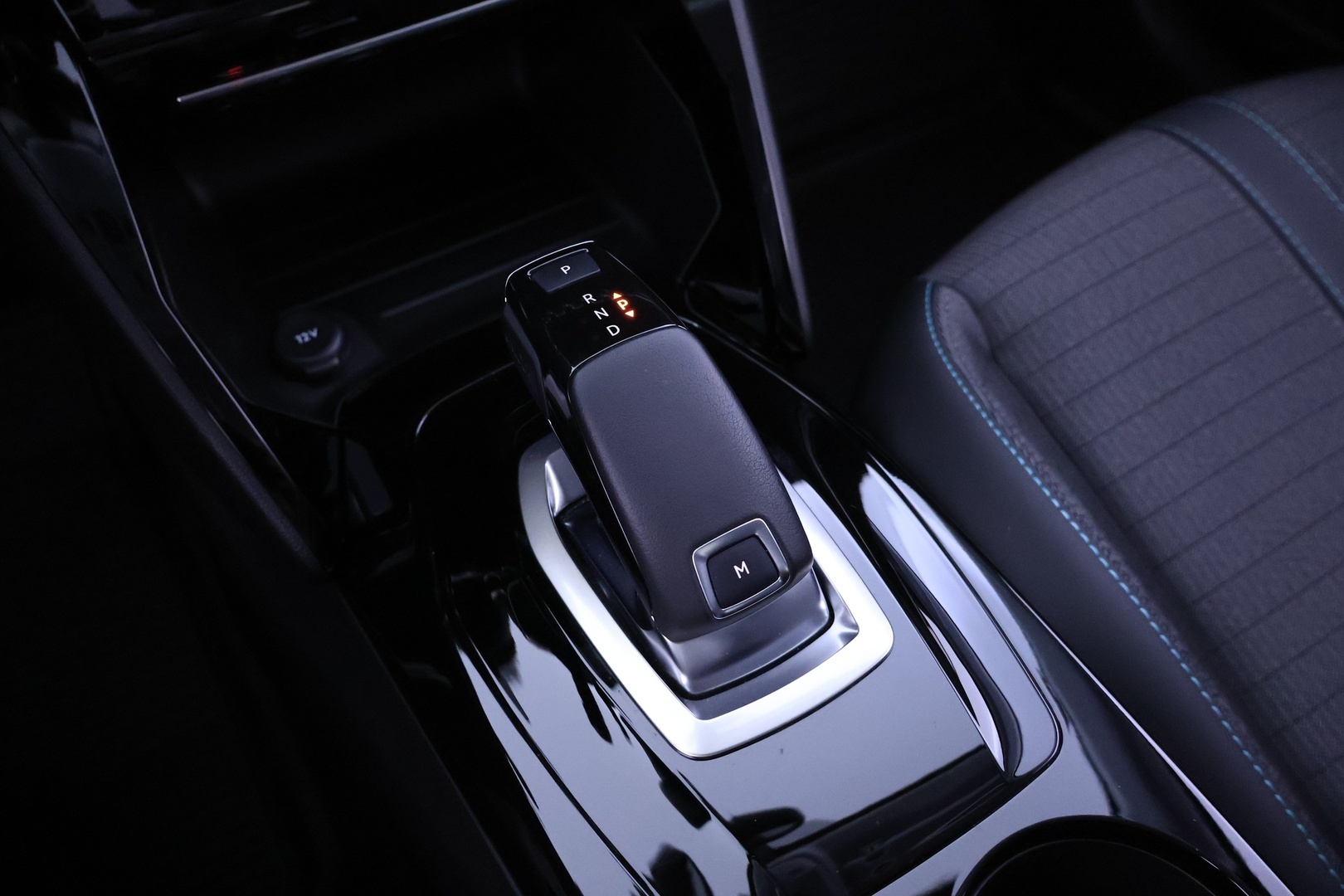 PEUGEOT 208 2021