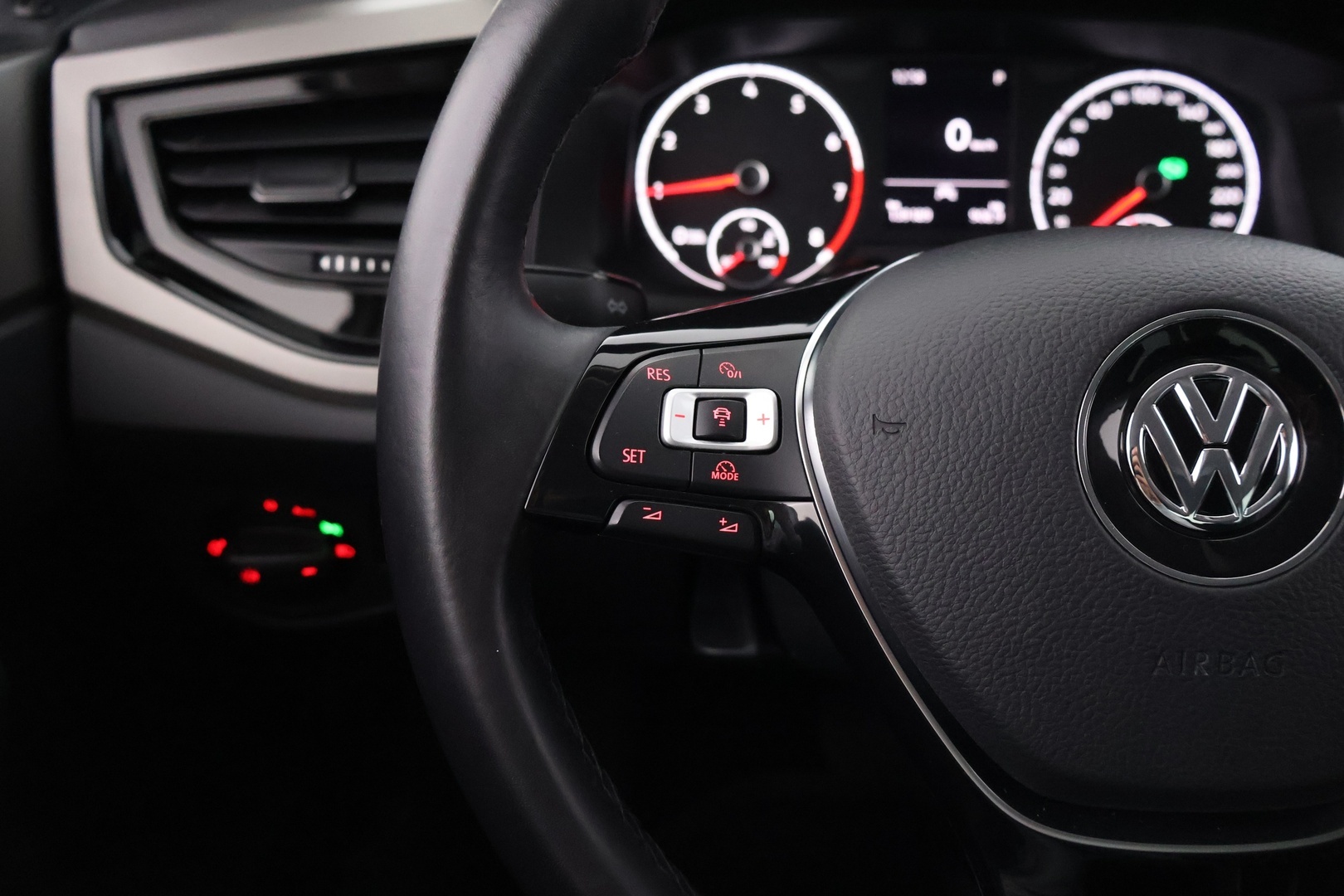 VOLKSWAGEN Polo 2020