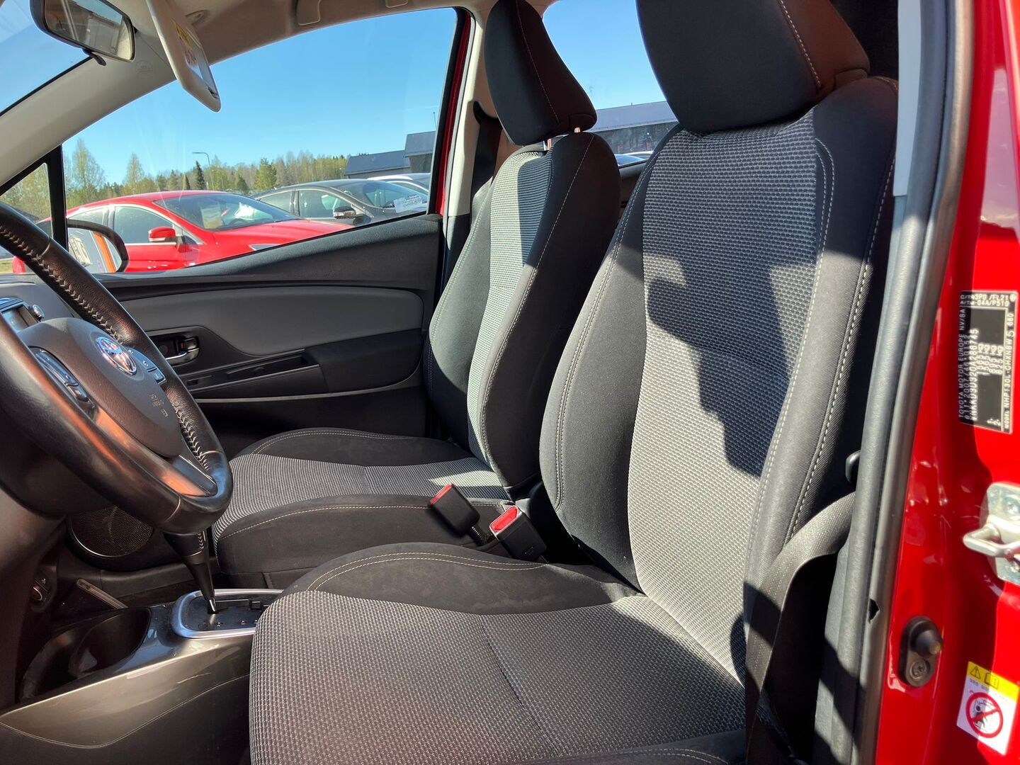 TOYOTA Yaris 2016