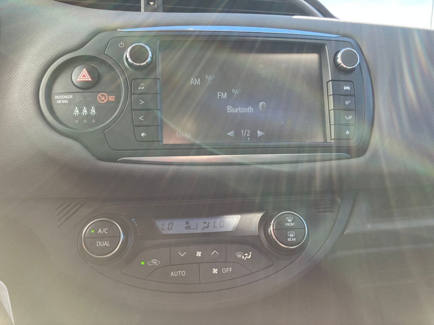 TOYOTA Yaris 2016
