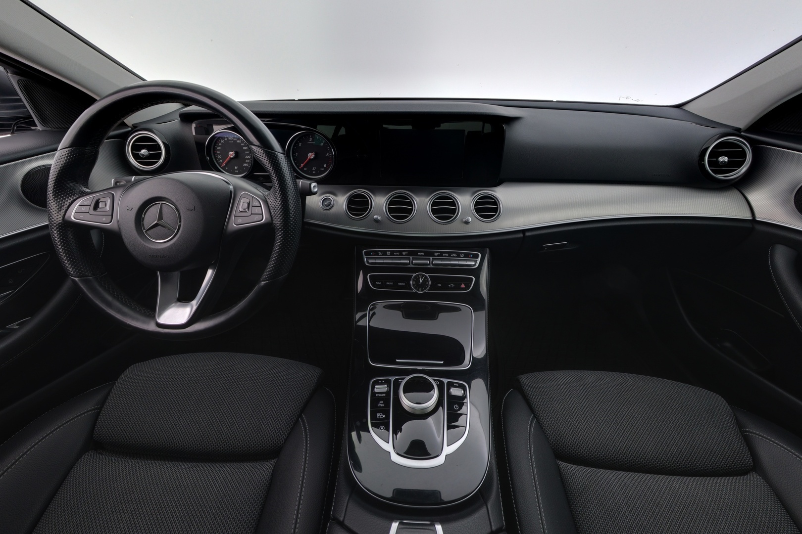MERCEDES-BENZ E 2018