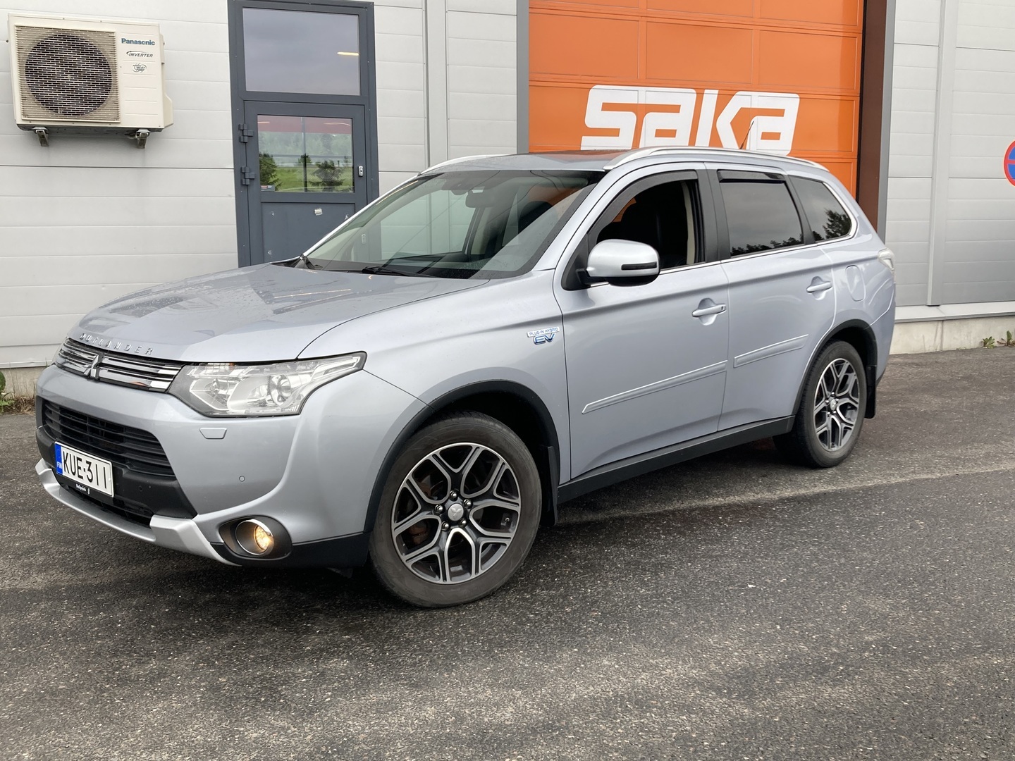 MITSUBISHI Outlander PHEV 2015