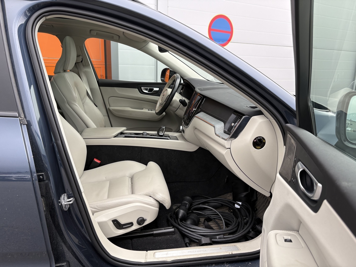 VOLVO XC60 2023
