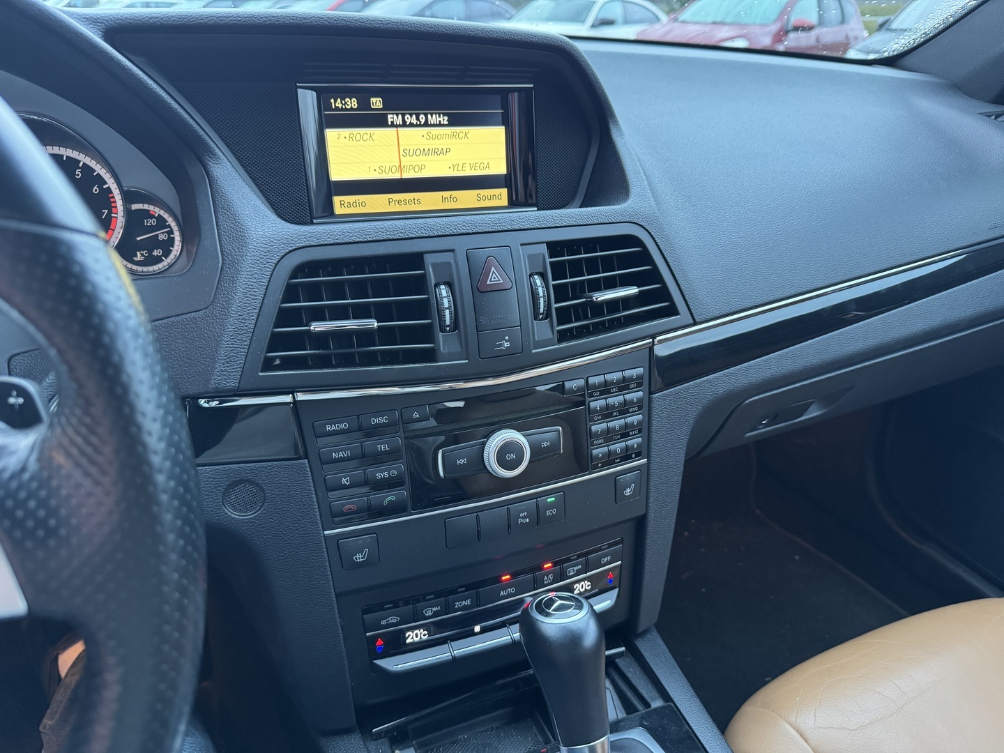 MERCEDES-BENZ E 2011