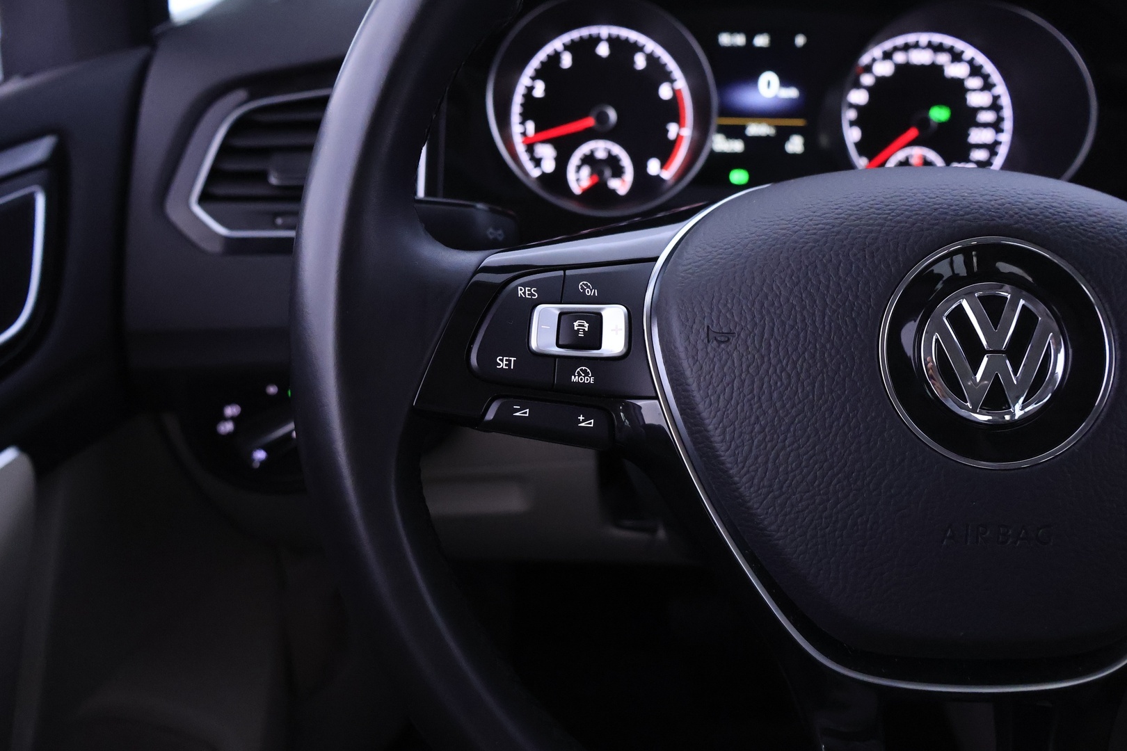 VOLKSWAGEN Golf Sportsvan 2015