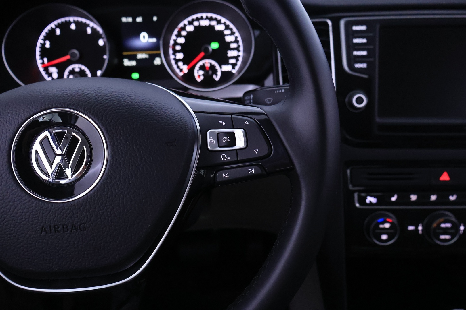 VOLKSWAGEN Golf Sportsvan 2015