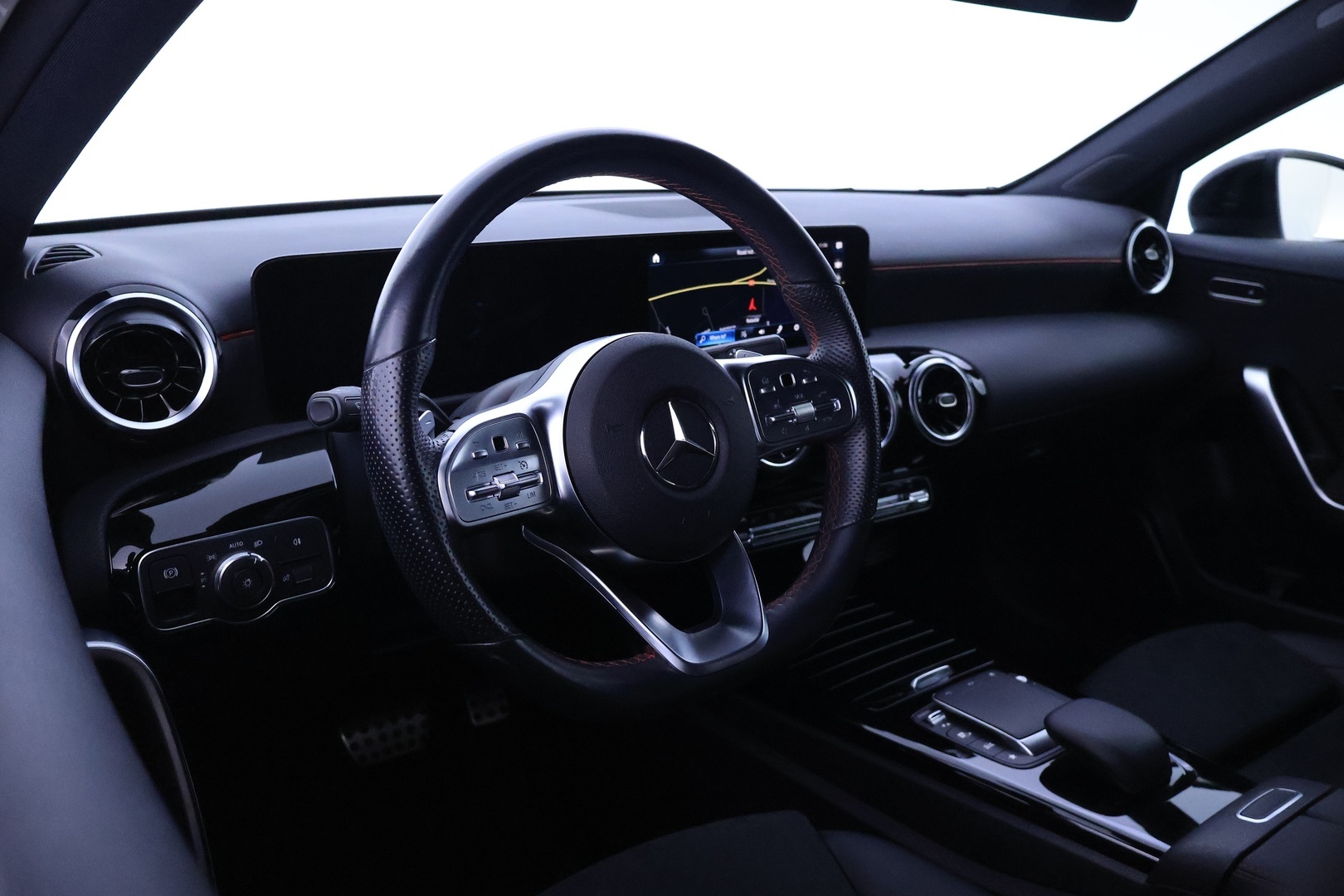 MERCEDES-BENZ A 2021