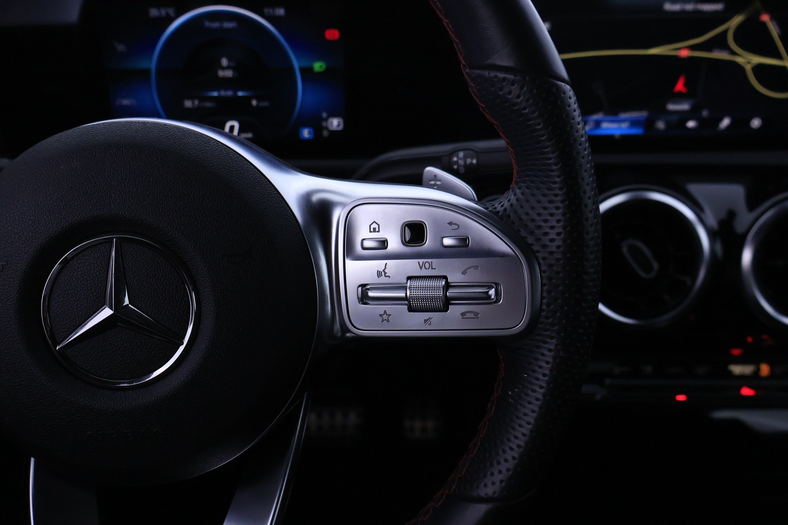 MERCEDES-BENZ A 2021