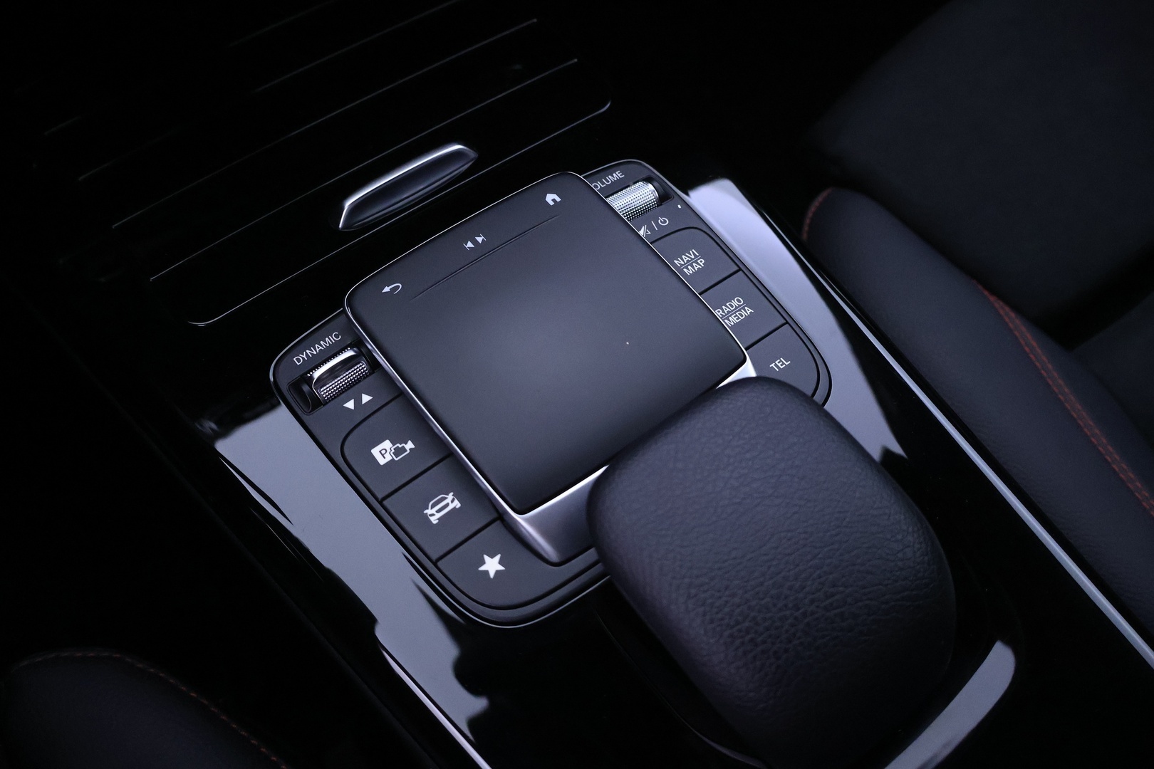 MERCEDES-BENZ A 2021