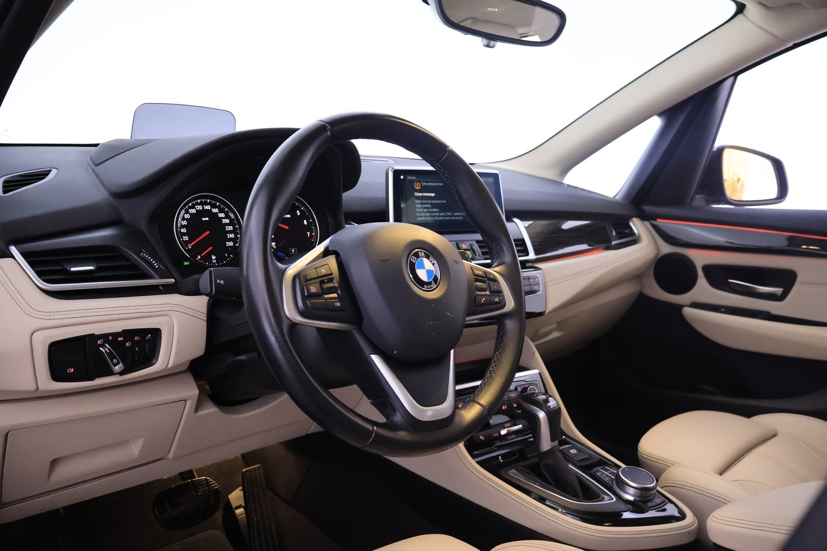 BMW 225 2019