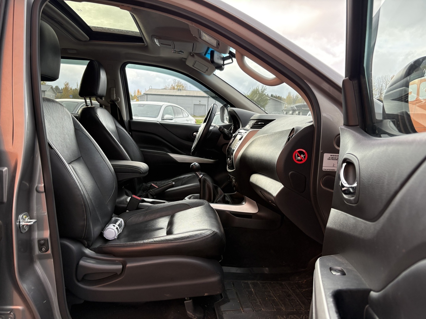 NISSAN Navara 2016