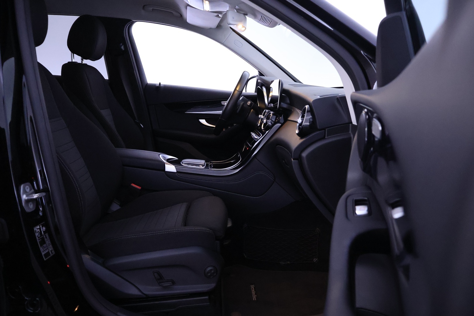 MERCEDES-BENZ GLC 2020