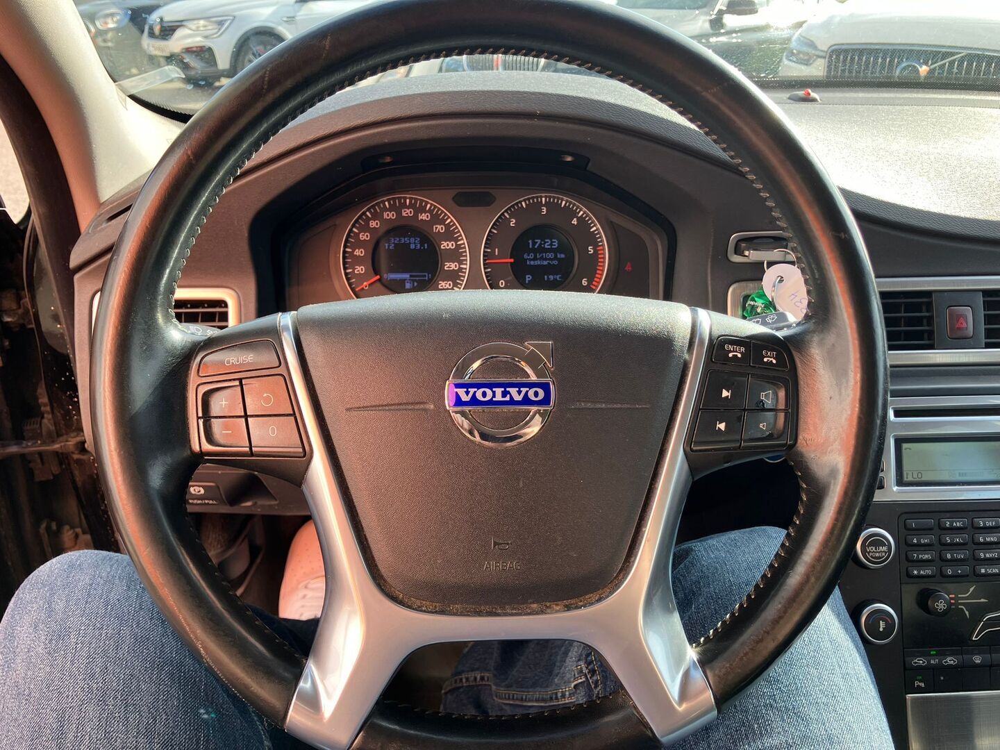 VOLVO V70 2010