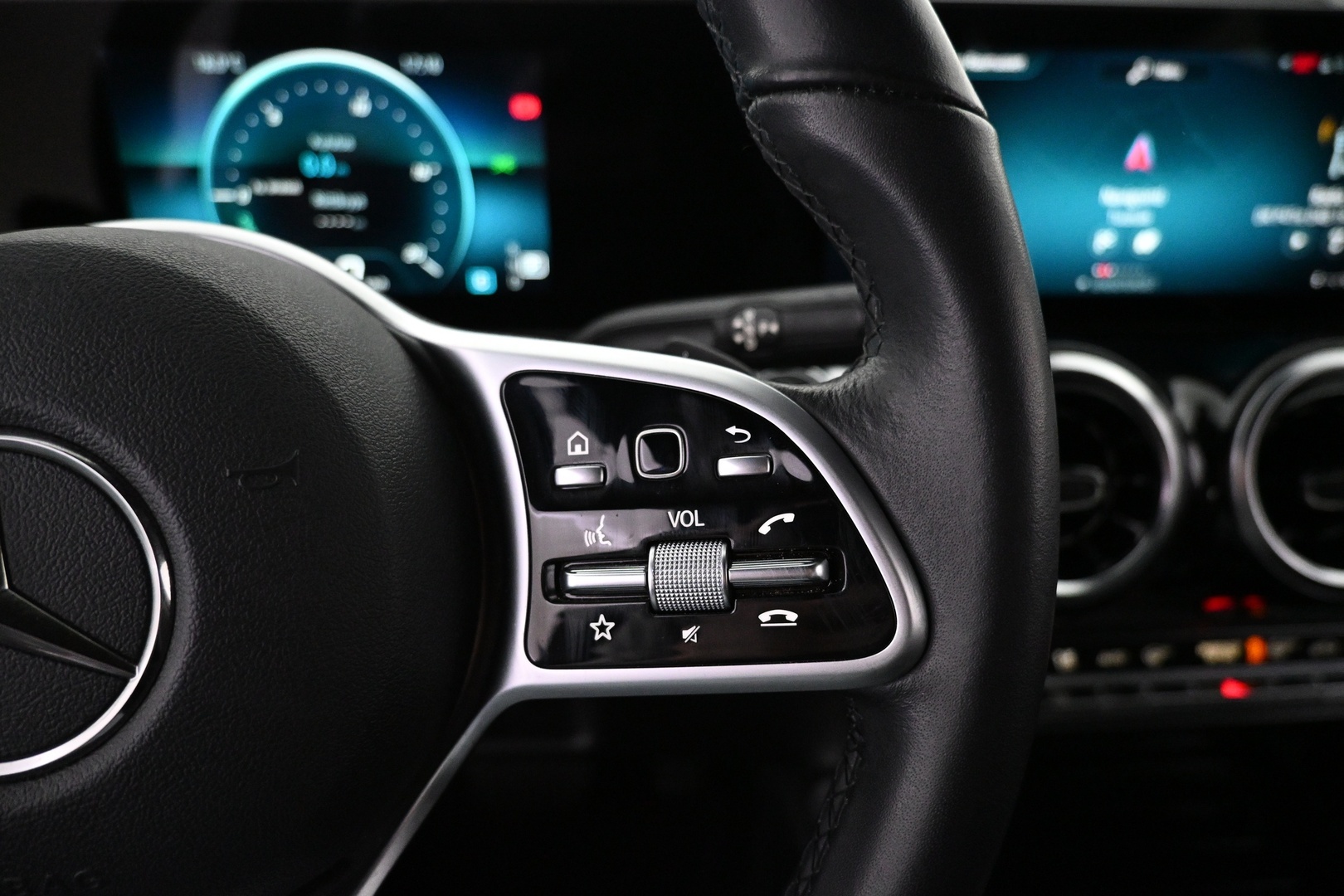 MERCEDES-BENZ GLB 2021