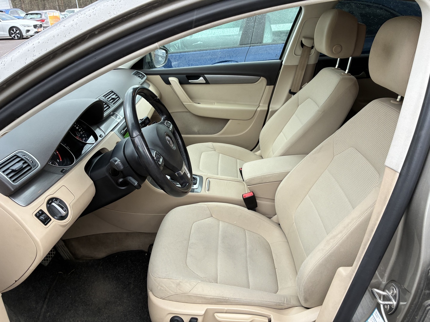 VOLKSWAGEN Passat 2012