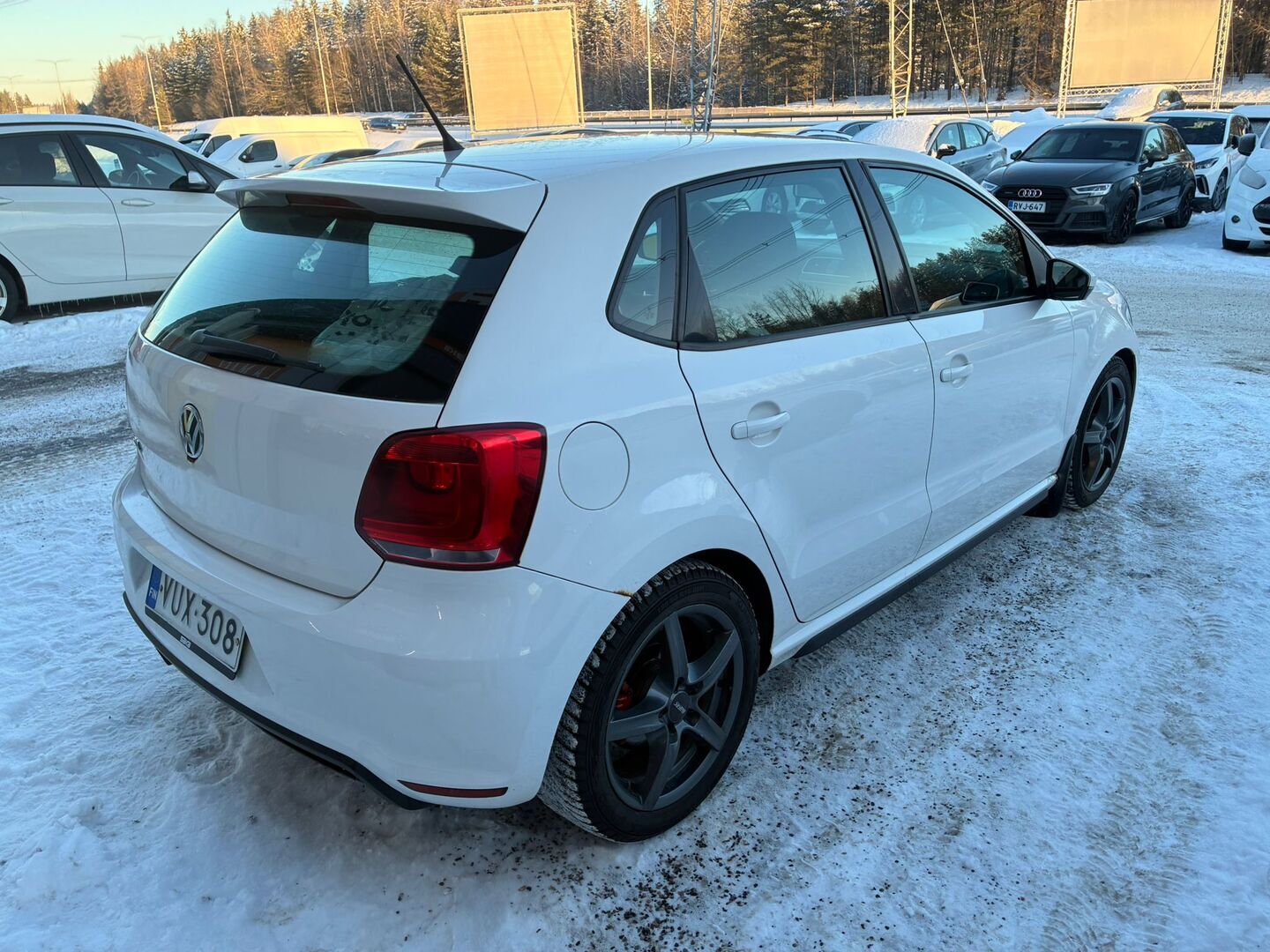 VOLKSWAGEN Polo 2012