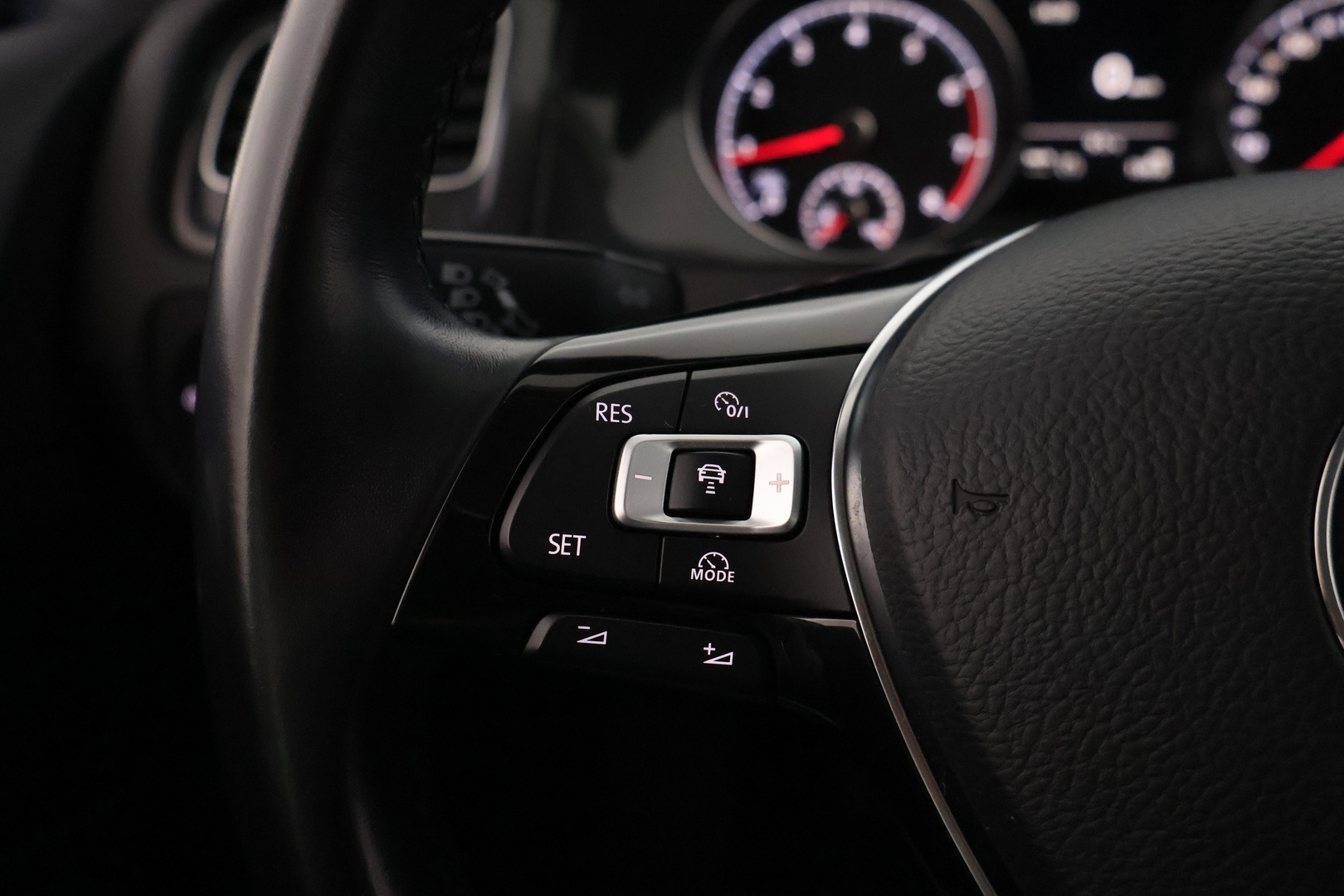 VOLKSWAGEN Golf 2018