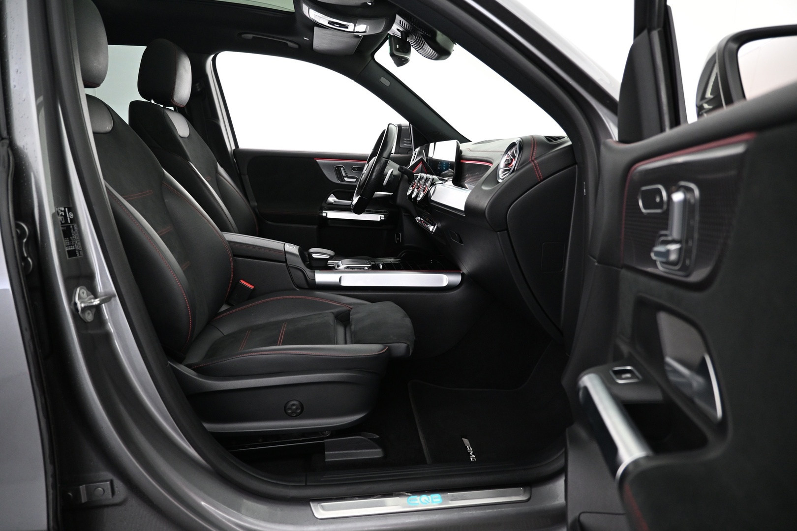 MERCEDES-BENZ EQB 2022