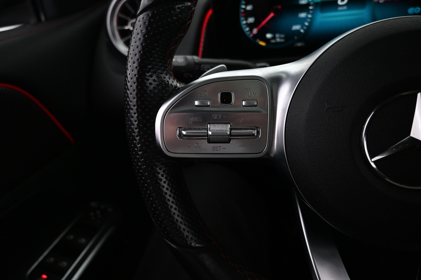 MERCEDES-BENZ EQB 2022