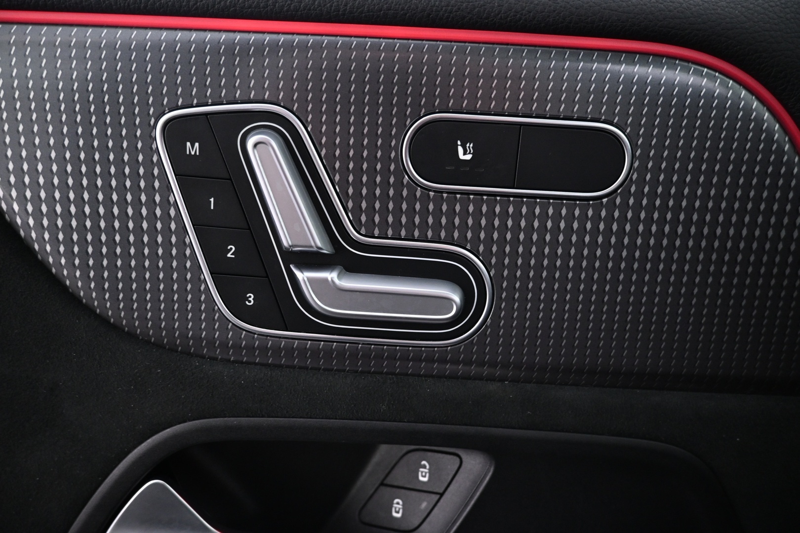 MERCEDES-BENZ EQB 2022