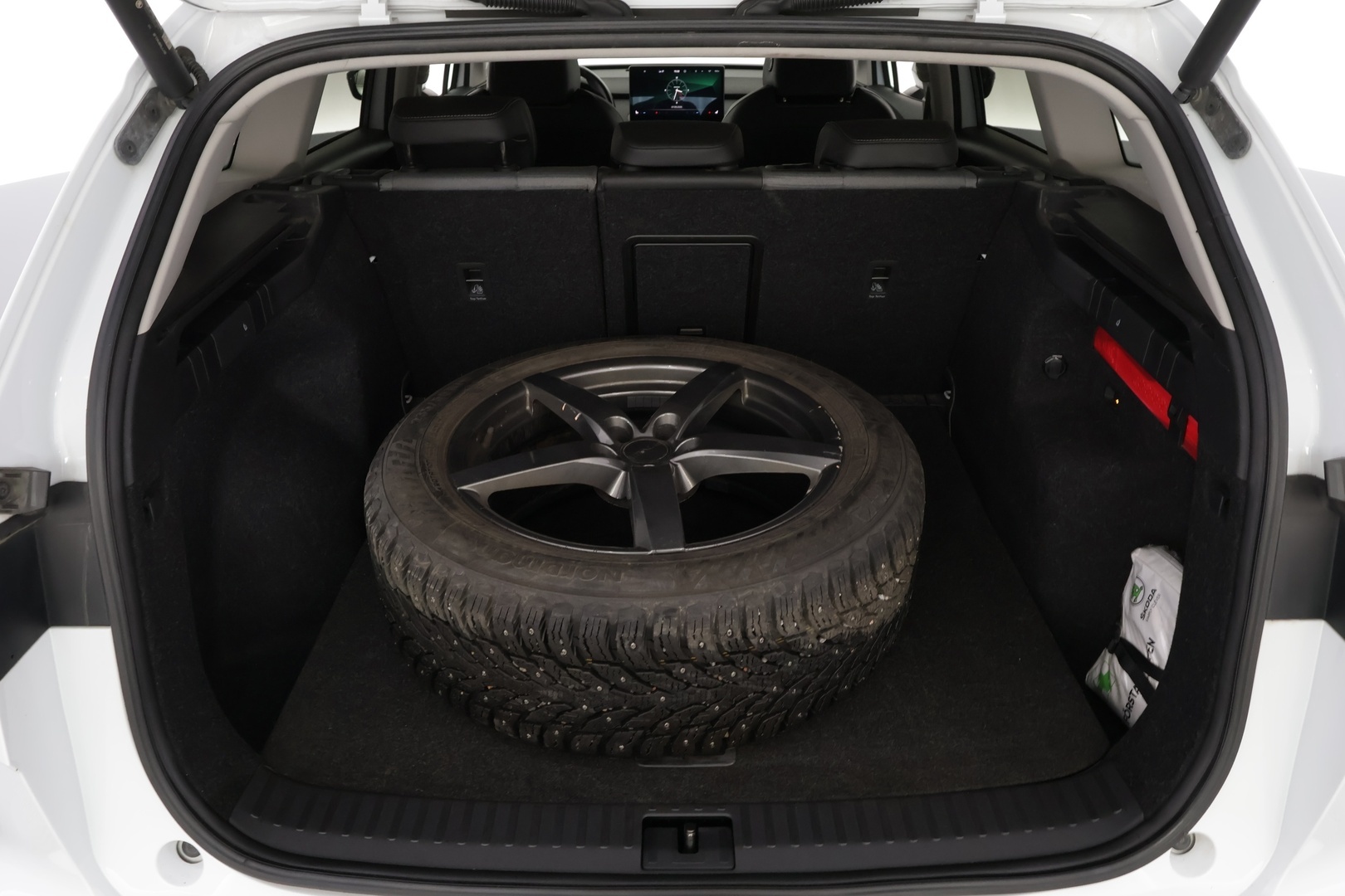 SKODA Enyaq 2023