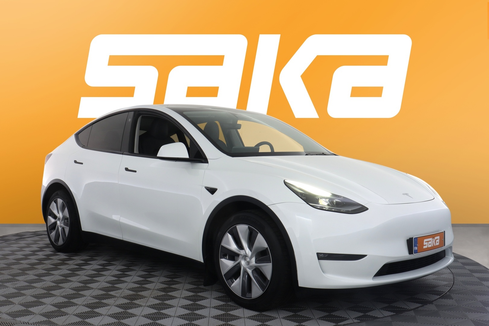 TESLA Model Y 2024
