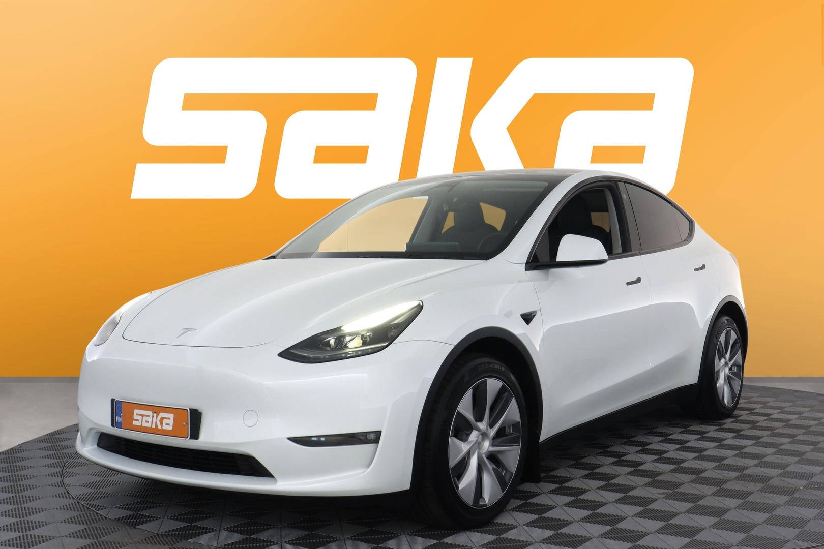 TESLA Model Y 2024