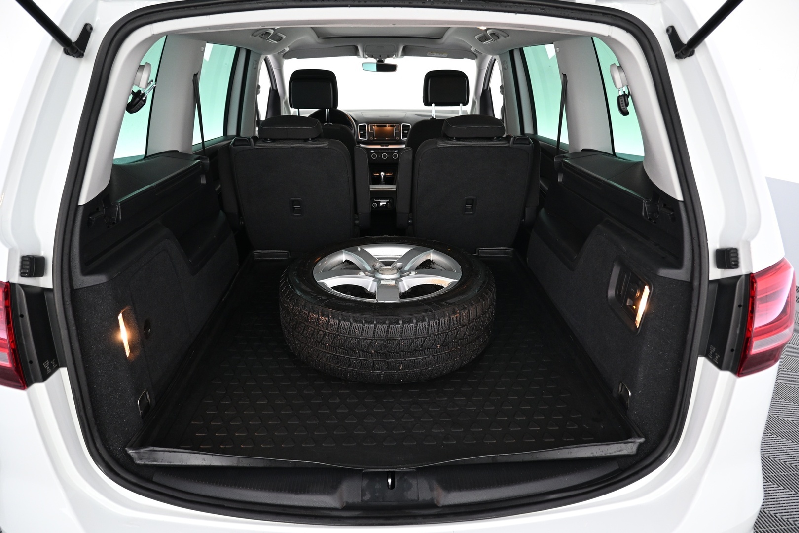 VOLKSWAGEN Sharan 2016