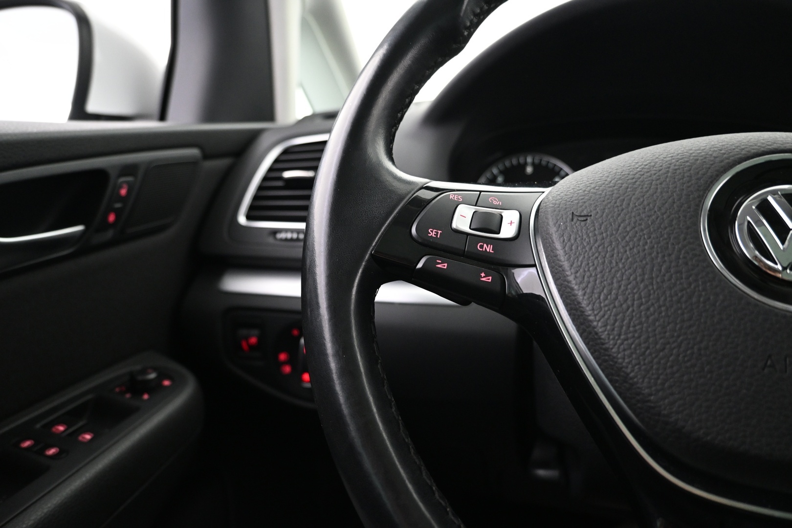 VOLKSWAGEN Sharan 2016