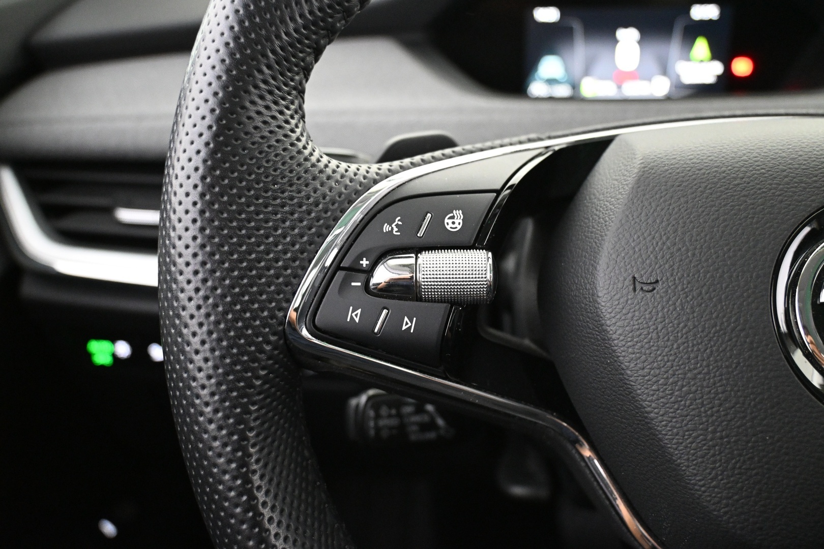 SKODA Enyaq 2023