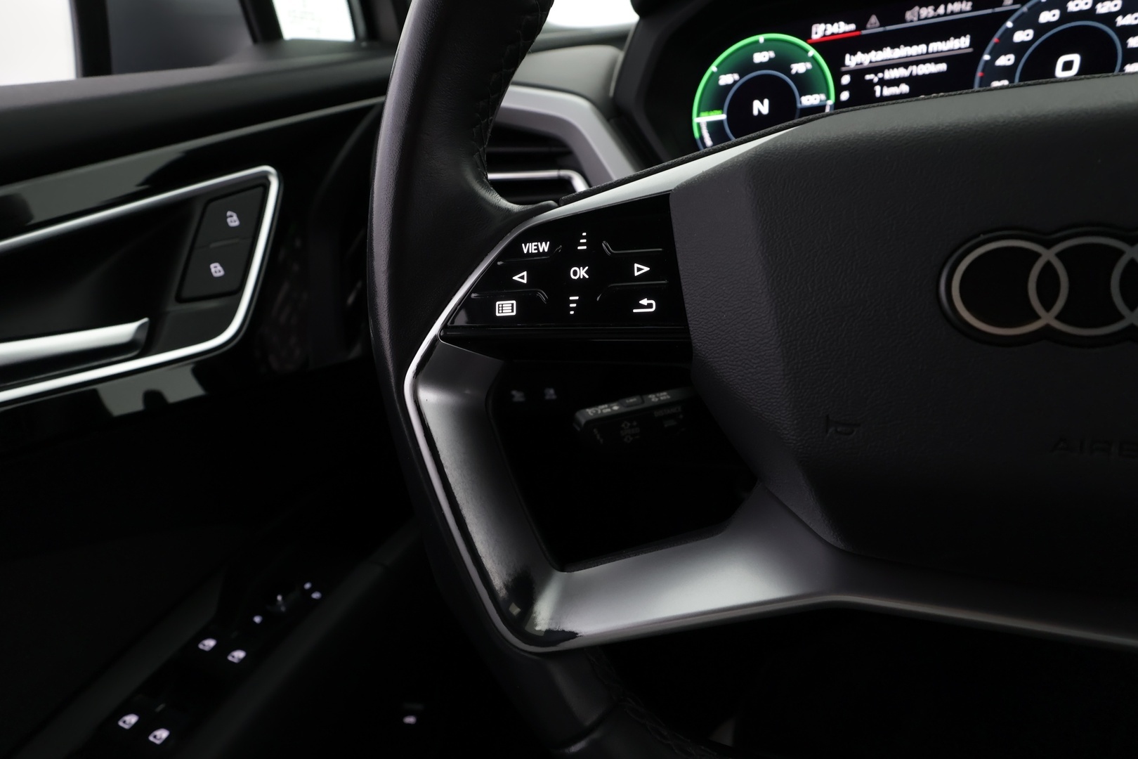 AUDI Q4 e-tron 2022