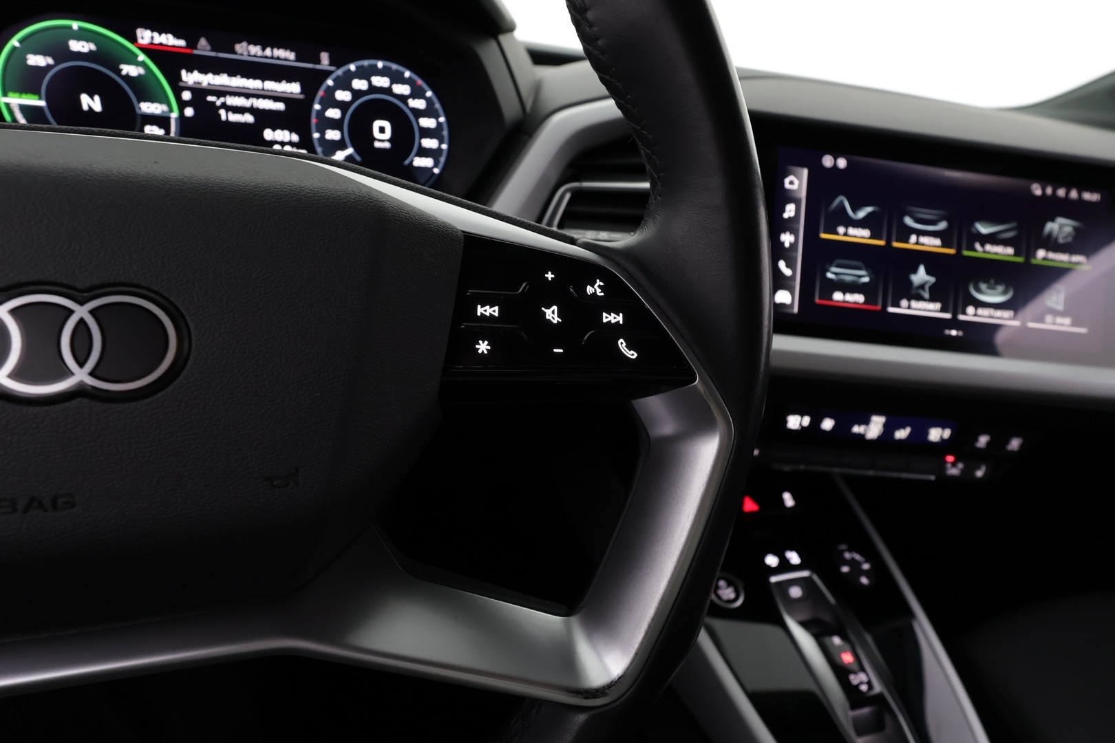 AUDI Q4 e-tron 2022