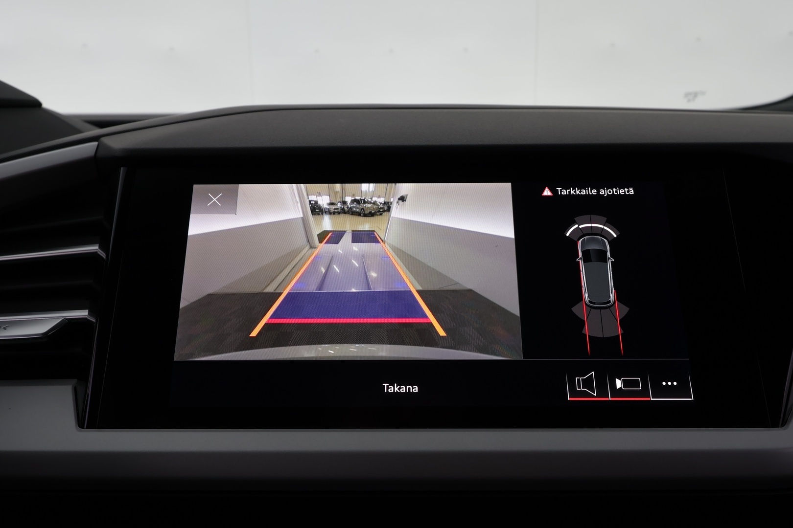 AUDI Q4 e-tron 2022