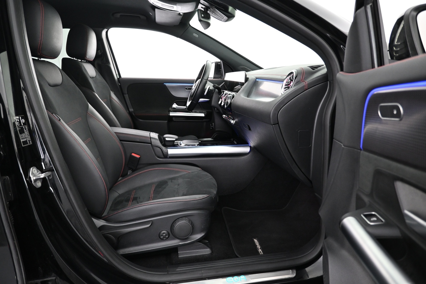 MERCEDES-BENZ EQA 2023