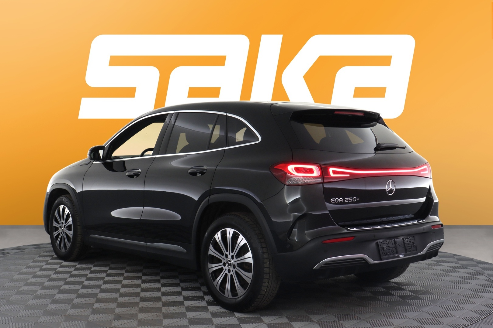 MERCEDES-BENZ EQA 2023