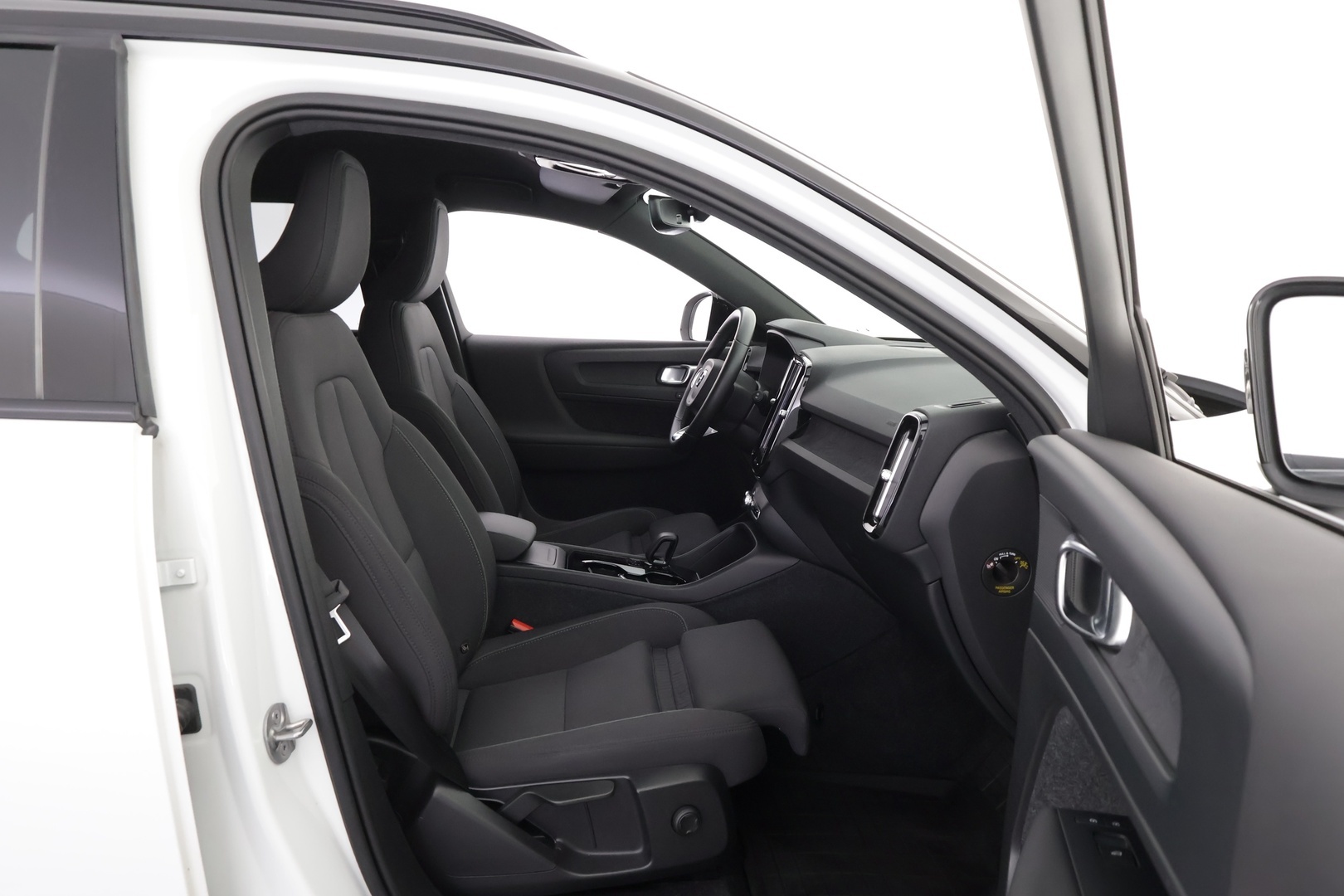 VOLVO XC40 2023