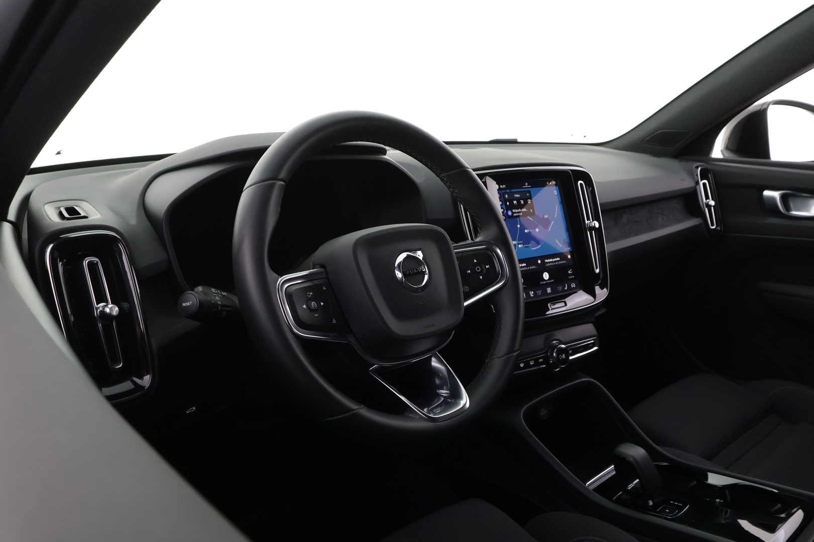 VOLVO XC40 2023