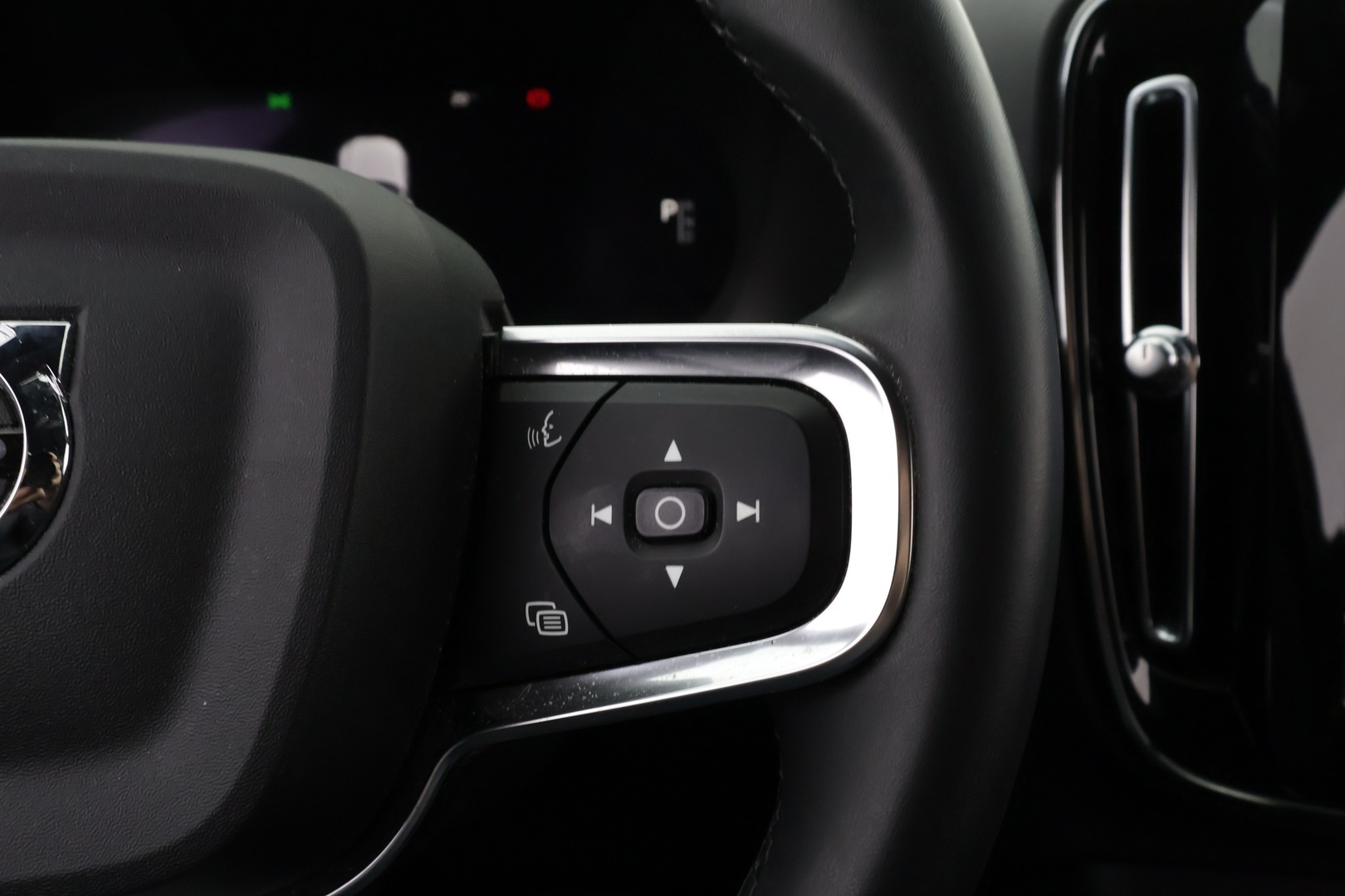 VOLVO XC40 2023