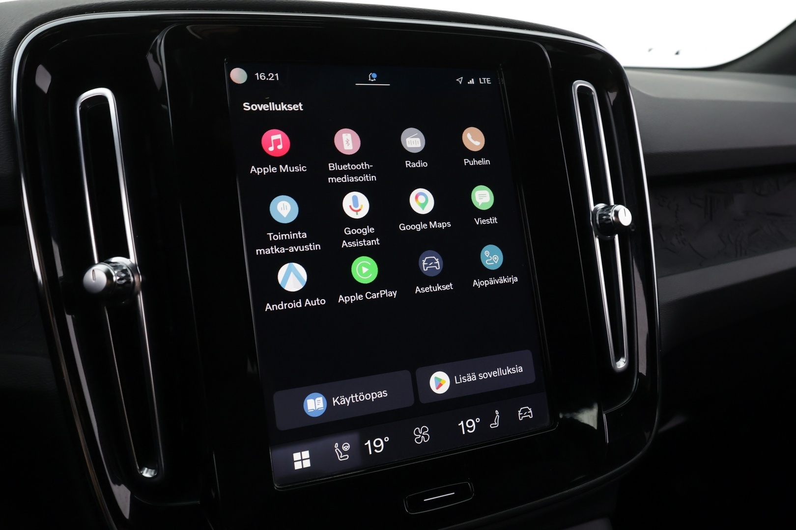 VOLVO XC40 2023