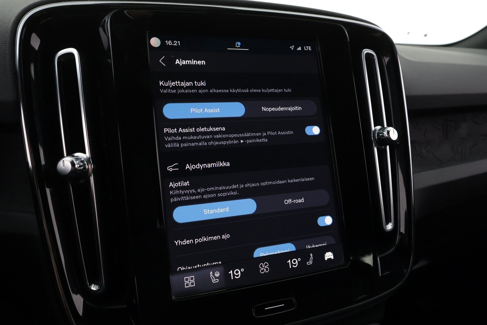 VOLVO XC40 2023
