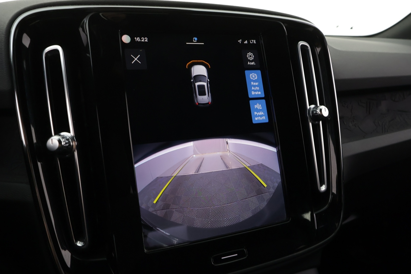 VOLVO XC40 2023