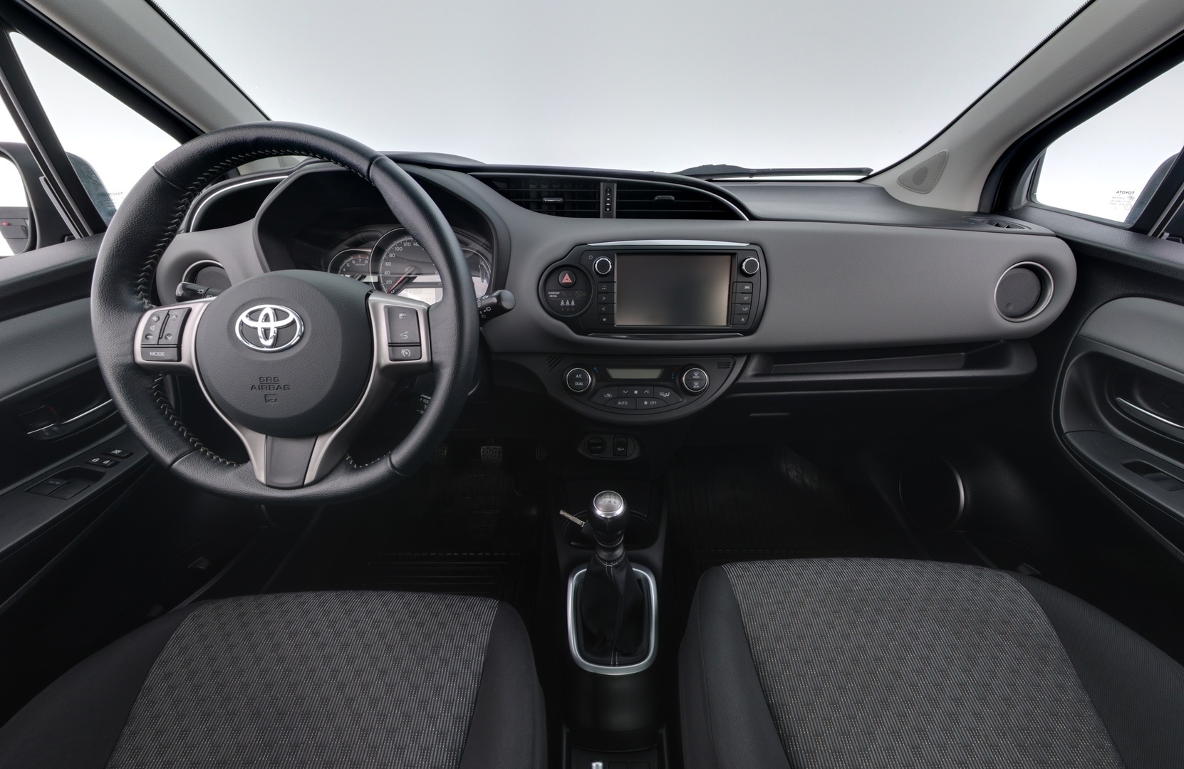 TOYOTA Yaris 2015