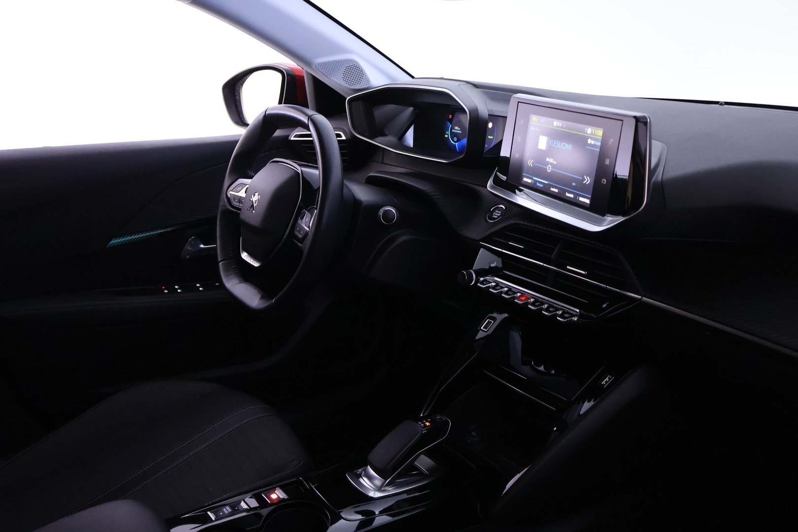 PEUGEOT e-208 2021