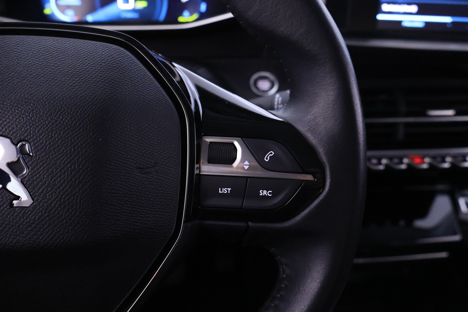 PEUGEOT e-208 2021