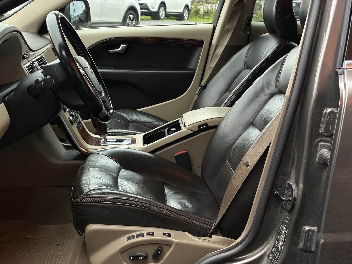 VOLVO XC70 2010
