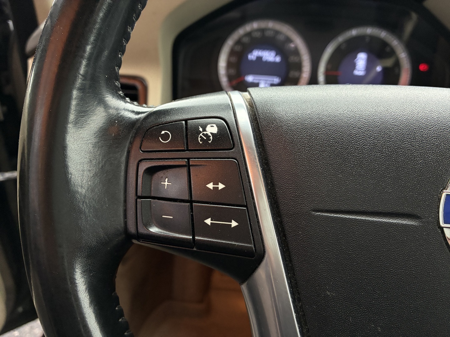 VOLVO XC70 2010