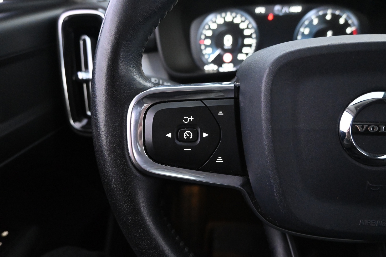 VOLVO XC40 2020